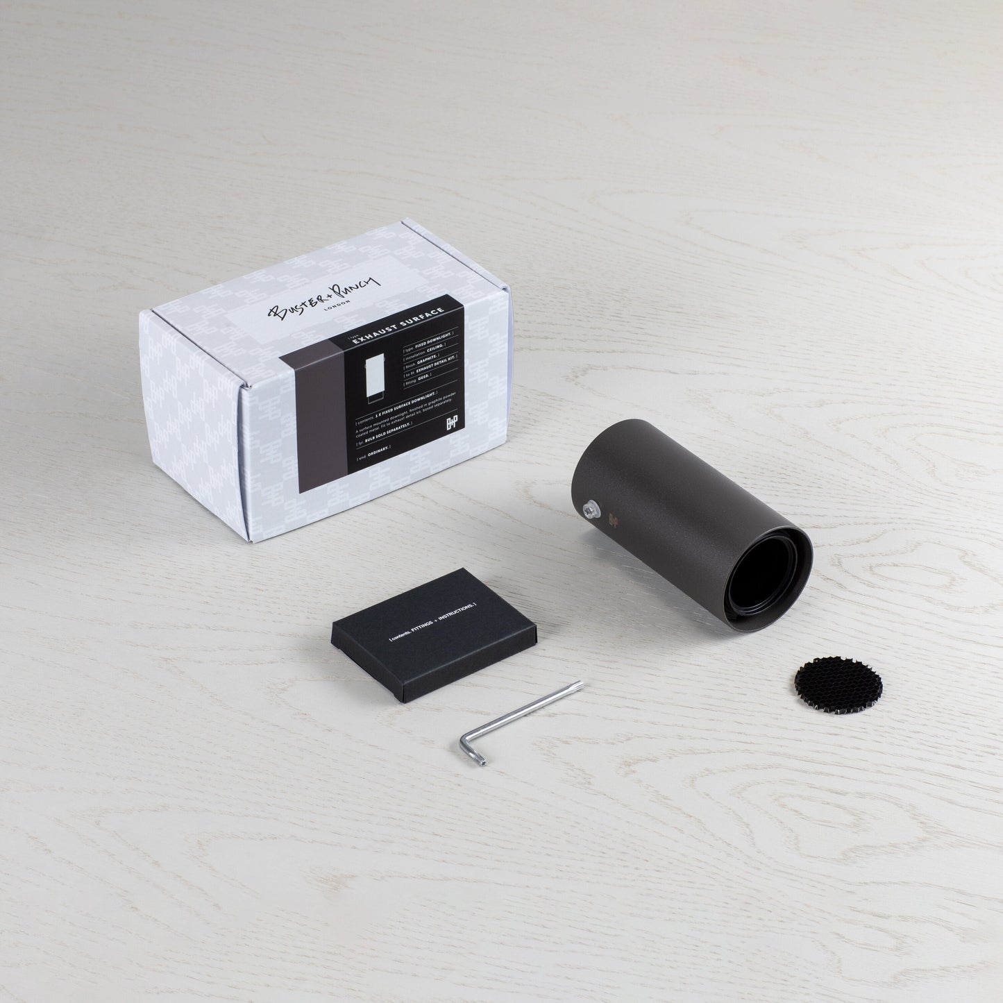 Exhaust Surface Linear spot i graphite med detaljer i gun metal • Buster + Punch