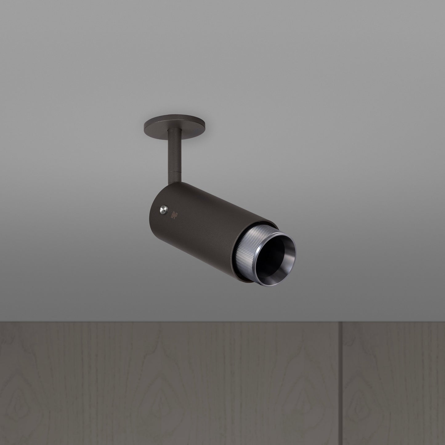 Exhaust Spot Cross i graphite med detaljer i stål • Buster + Punch
