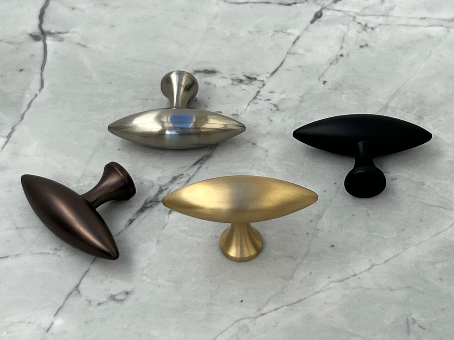 Nyholm • Møbelknop i rustfrit stål look