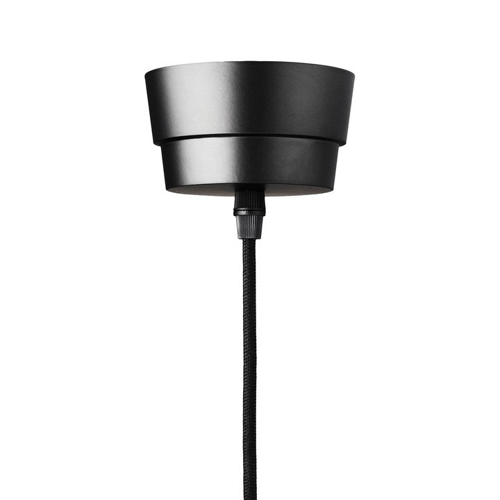 Pendel loftlampe fra Design by Us i bølget smoked glas med sort fatning og ledning.