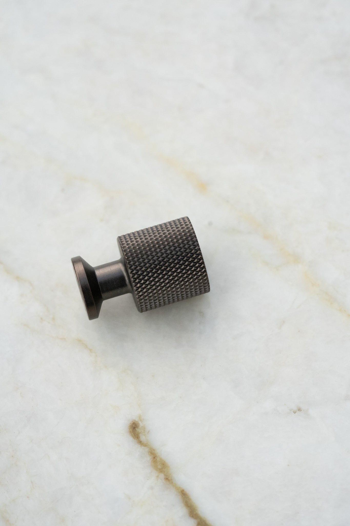 Nyboder • Møbelknop i bruneret messing med diamond cut