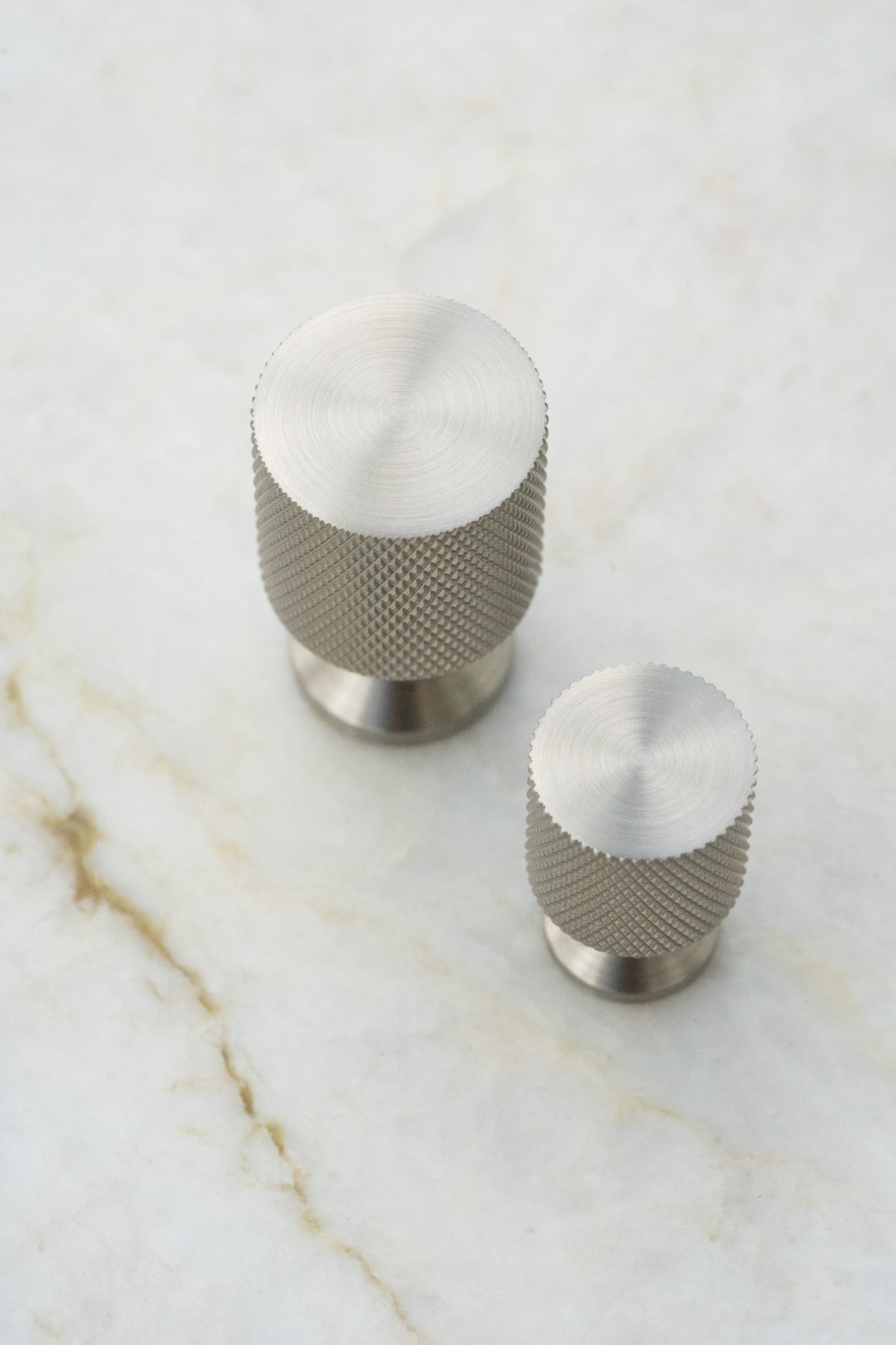 Nyboder • Møbelknop i messing i rustfri stål look med diamond cut