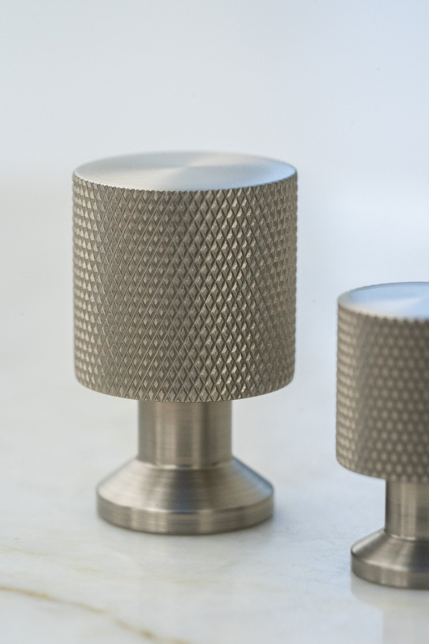 Nyboder • Møbelknop i messing i rustfri stål look med diamond cut