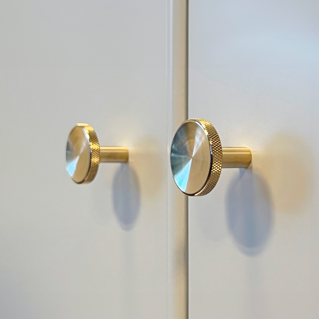 Søllerød • Møbelknop i massiv messing uden lak med diamond cut