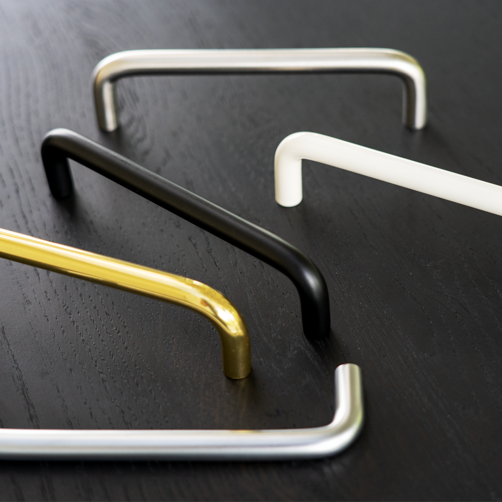 Greb: Dragør • Bøjlegreb i mat sort stål