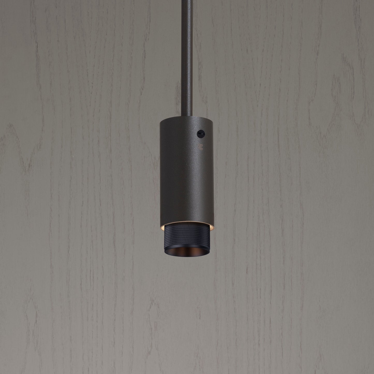 Exhaust pendel Cross i graphite med detaljer i smoked bronze • Buster + Punch
