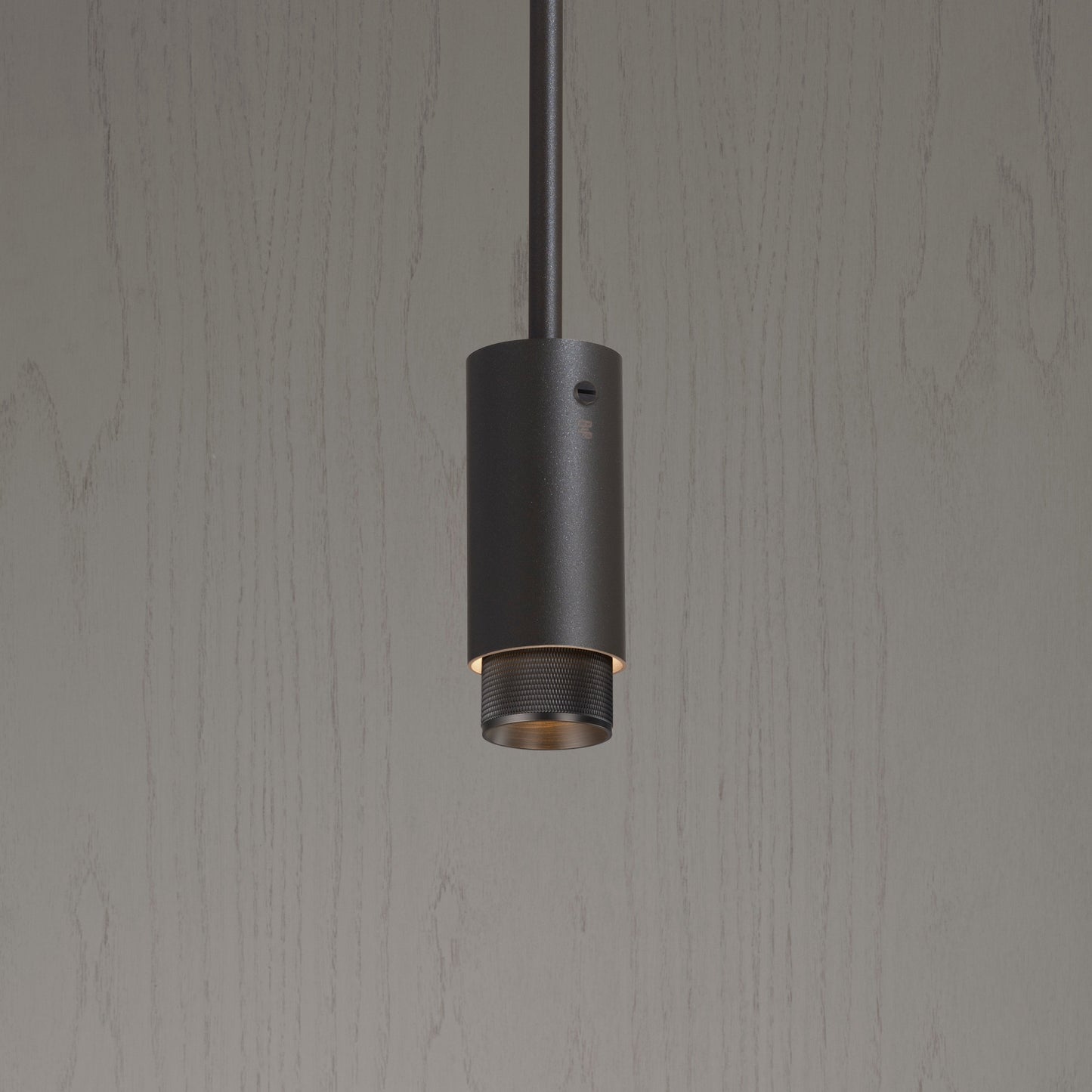 Exhaust pendel Cross i graphite med detaljer i smoked bronze • Buster + Punch