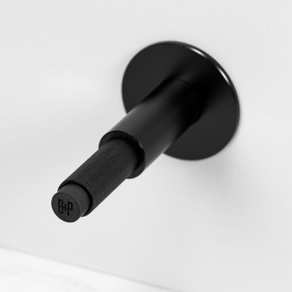Eksklusiv dørstopper fra Buster + Punch i sort med diamond cut (cross) mønster.
