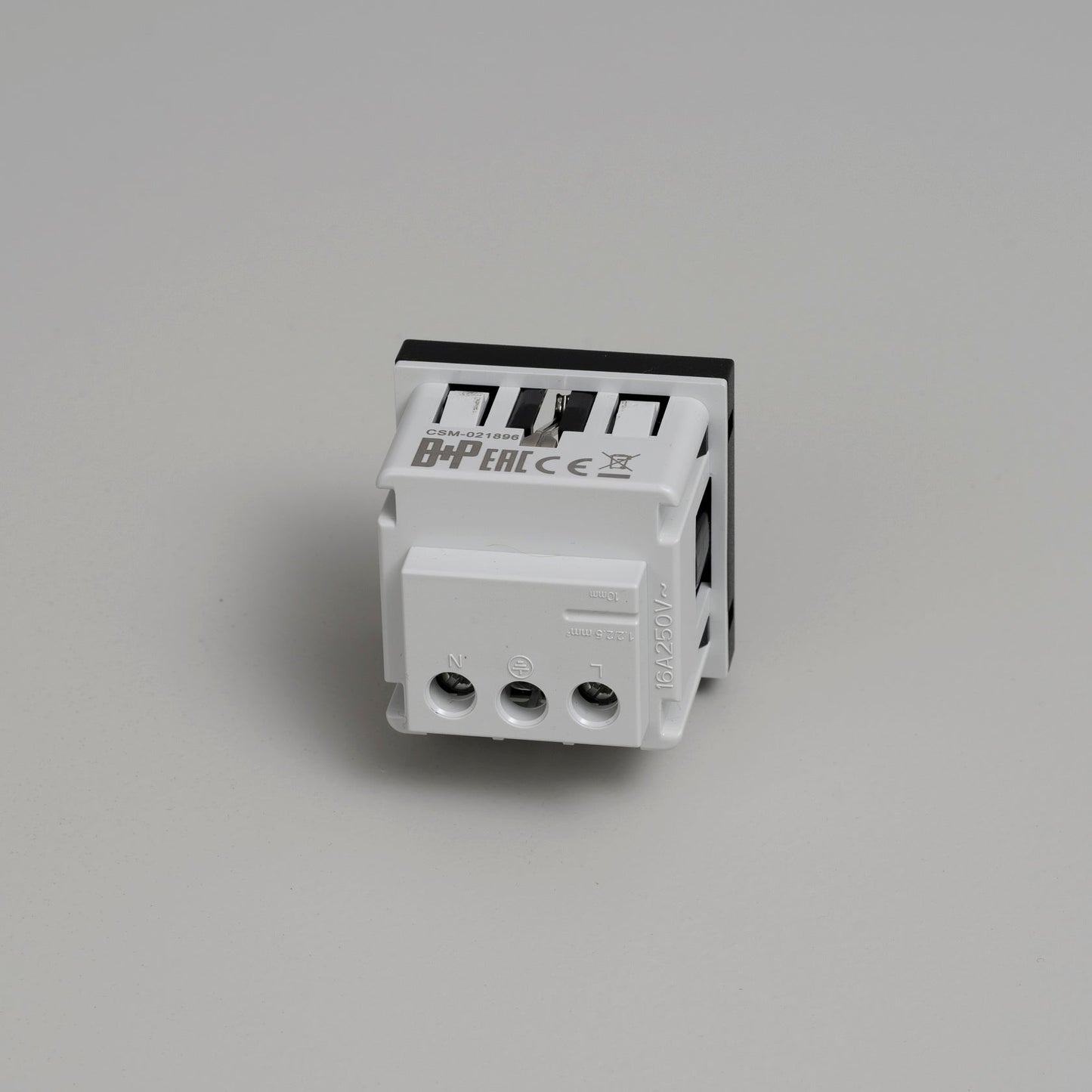 Modul til stikkontakt, Schuko type F, sort • Buster + Punch