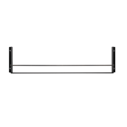 Sort hylde til køkkenet i råt design med eksklusive detaljer i gun metal.