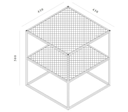 Firkantet sidebord med bordplade og hylde i hullet design. Bordet har også små detaljer i stål eller messing.